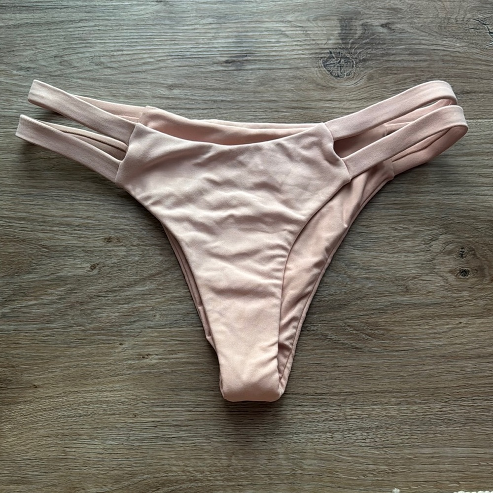 Midori Quartz Sophie Bottoms